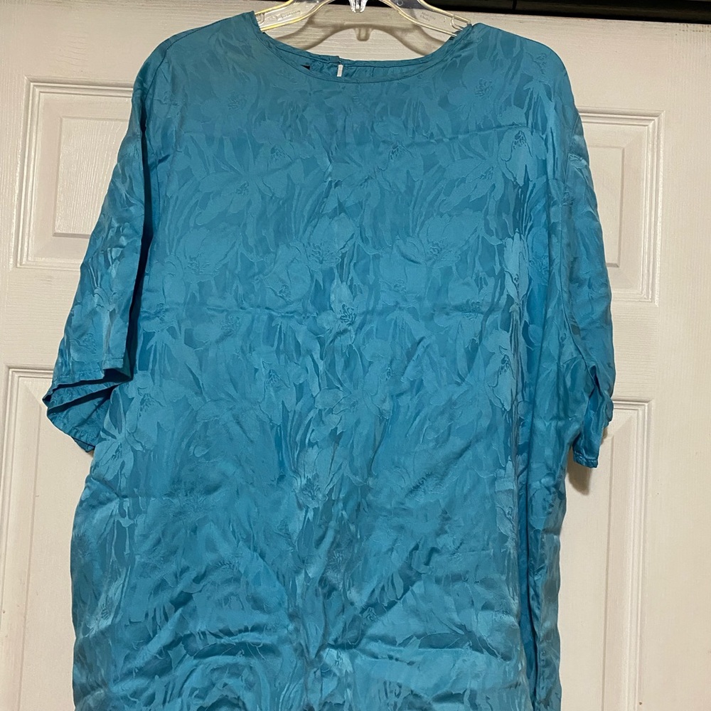 Short sleeve shell